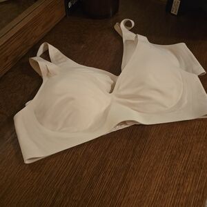 Light Cream Seamless Wireless T-Shirt Bra